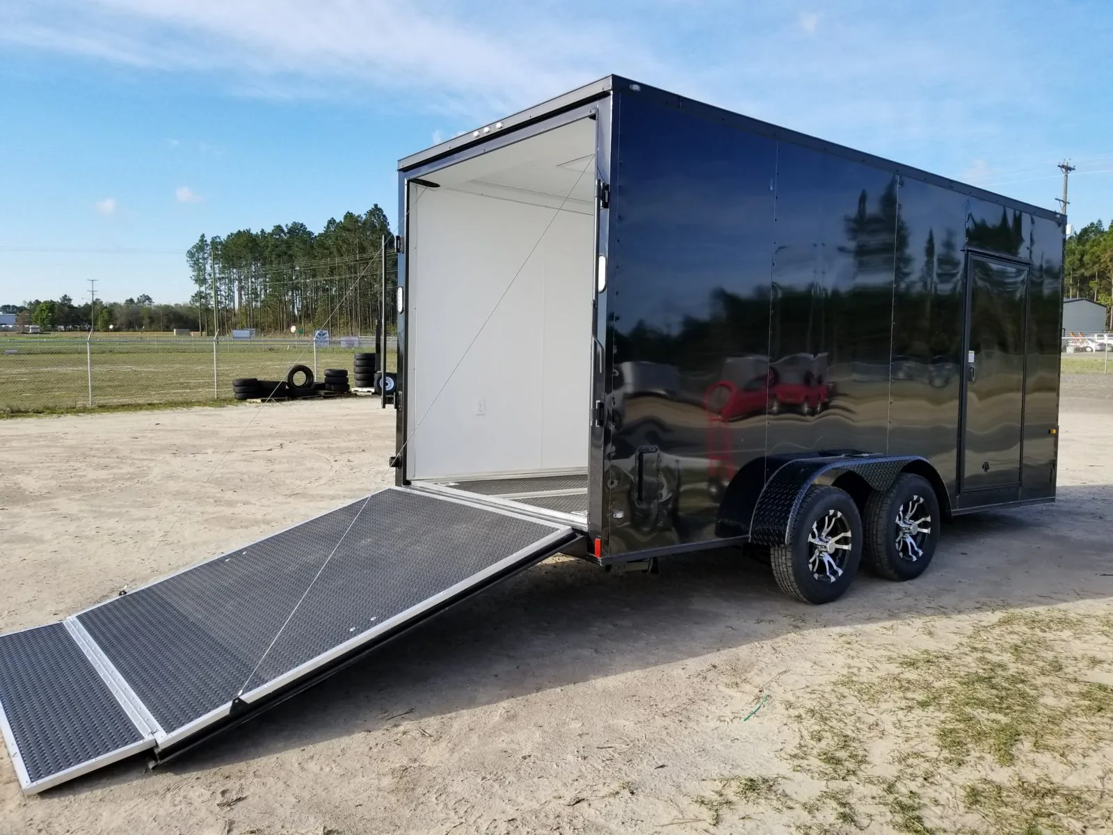 RS-Trailer with rear ramp deployed