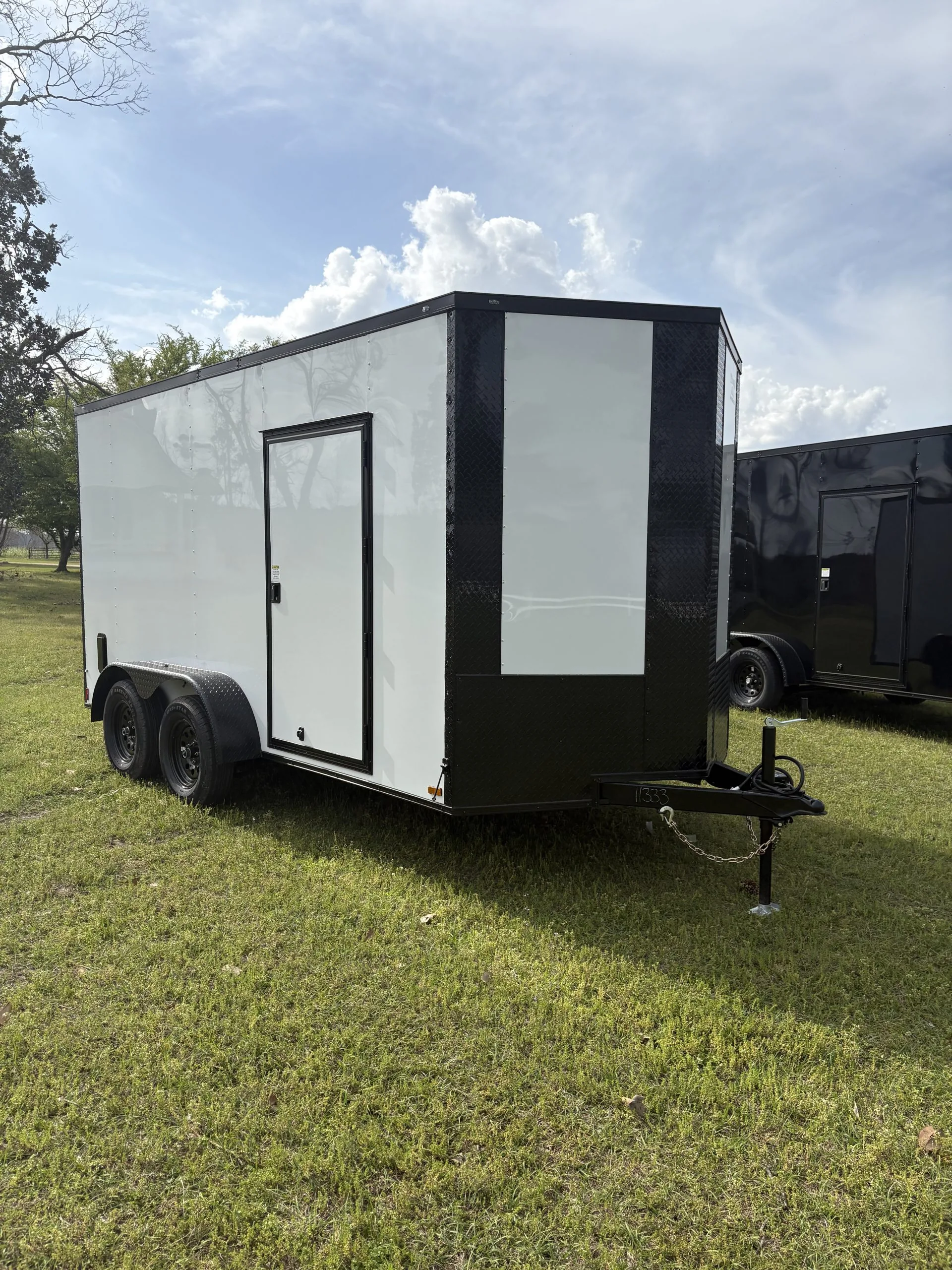 White and black tandem-axle RS-Trailer