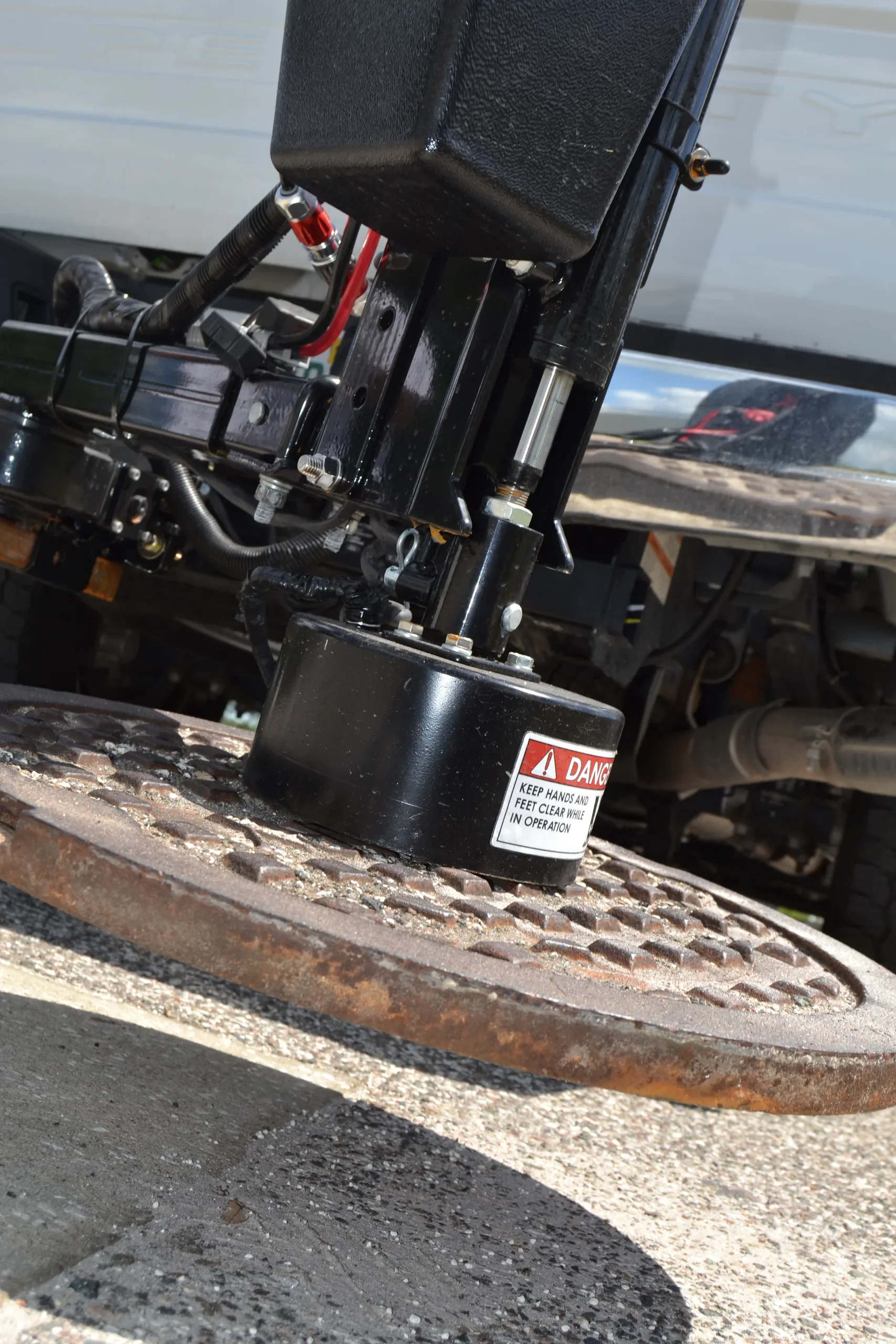 Rock Safety hydraulic lifting assembly