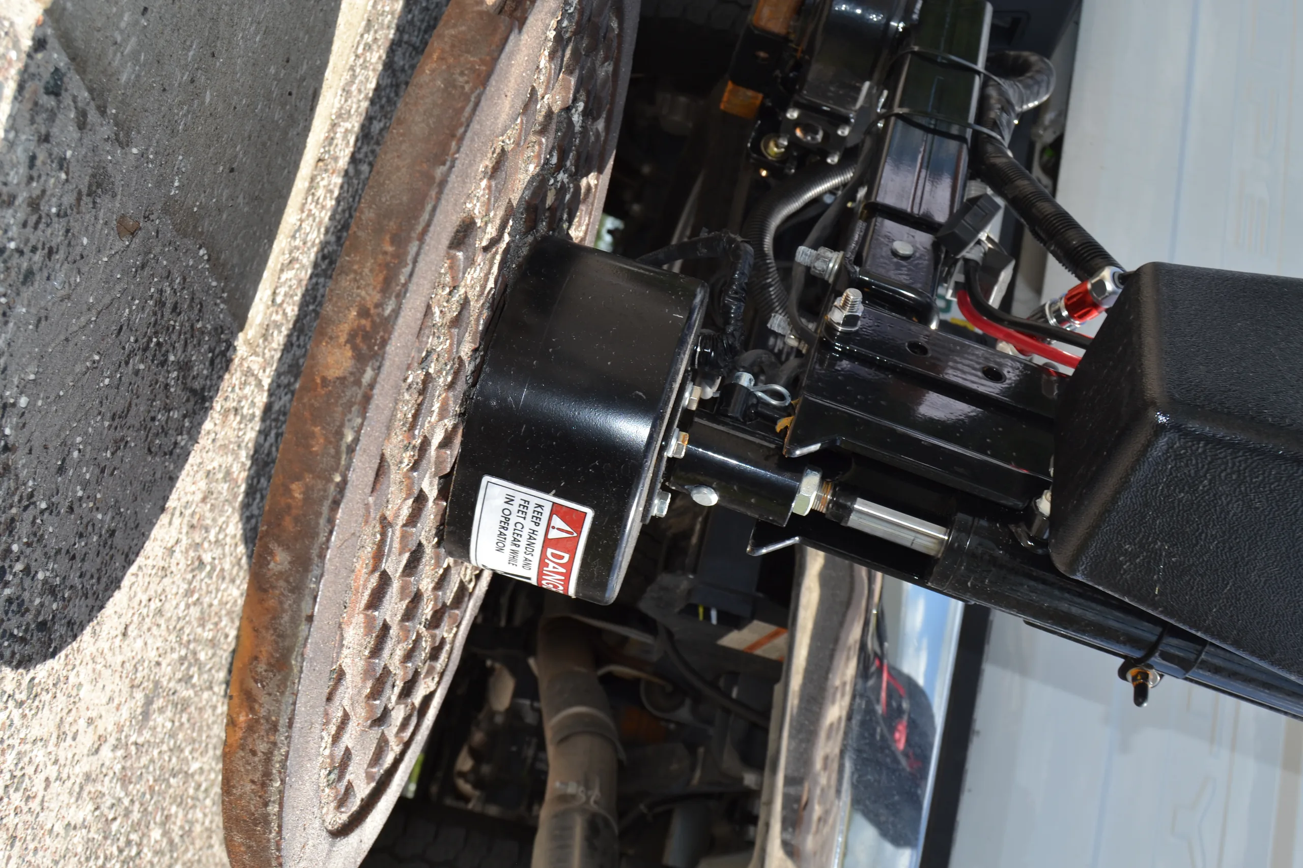 Detail of the Rock Safety hydraulic lifting system
