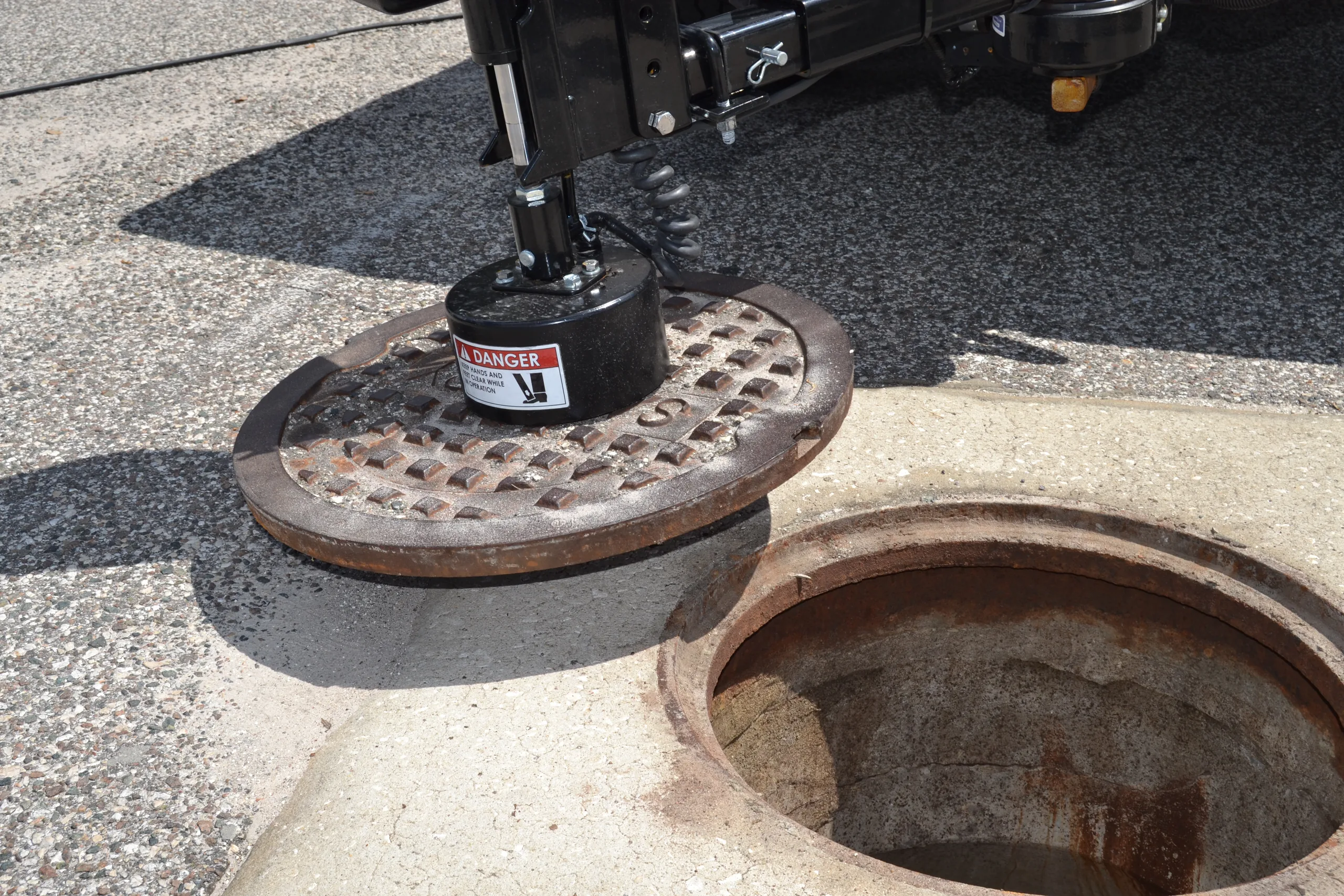 RS-Lifter working at an access structure